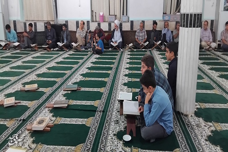 محفل " انس، تدبر و تلاوت قرآن کريم" در روستاي شيخ علي کلايه