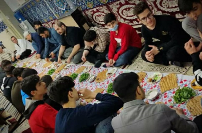 افطاري ساده به همت کانون شهيد محمد هدايتي در مسجد امام حسن مجتبي(ع) جماران رشت