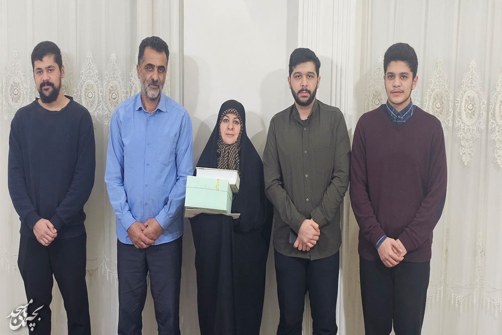 تجليل از مقام مادر يک خانواده قرآني در گيلان