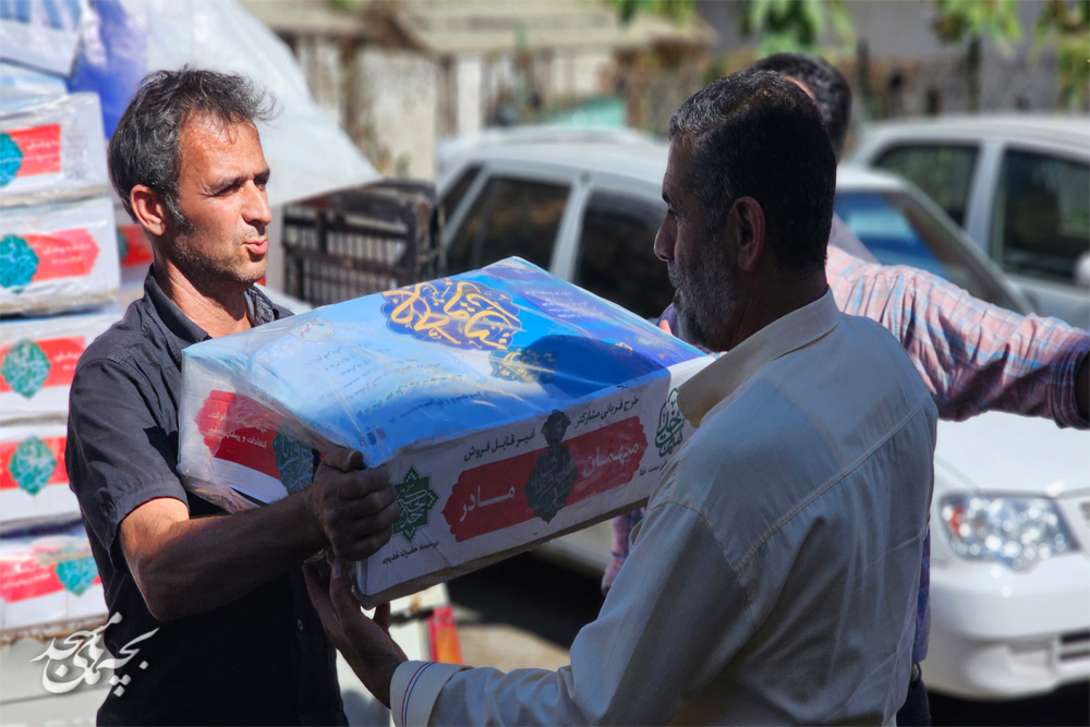 توزيع بيش از 1200 بسته گوشت نذري بين نيازمندان