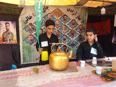 حضور نوجوانان مسجدي در غرفه پذيرايي