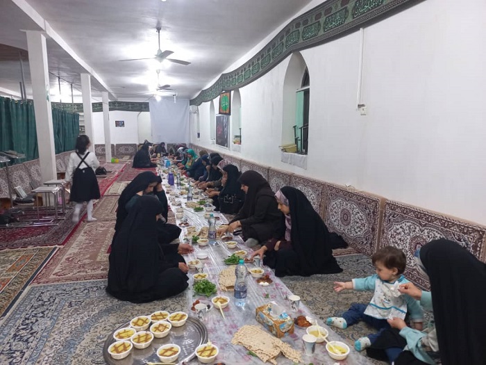 افطاري ساده به همت کانون حضرت معصومه(ع) روستاي جورکويه خشکبيجار