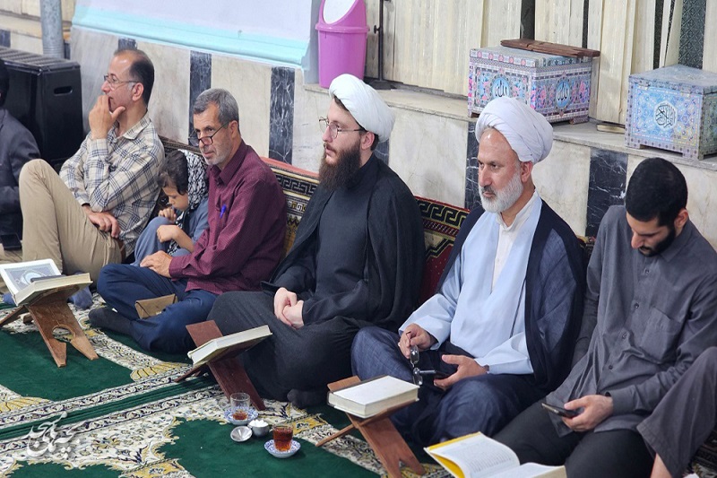 محفل " انس، تدبر و تلاوت قرآن کريم" در روستاي شيخ علي کلايه