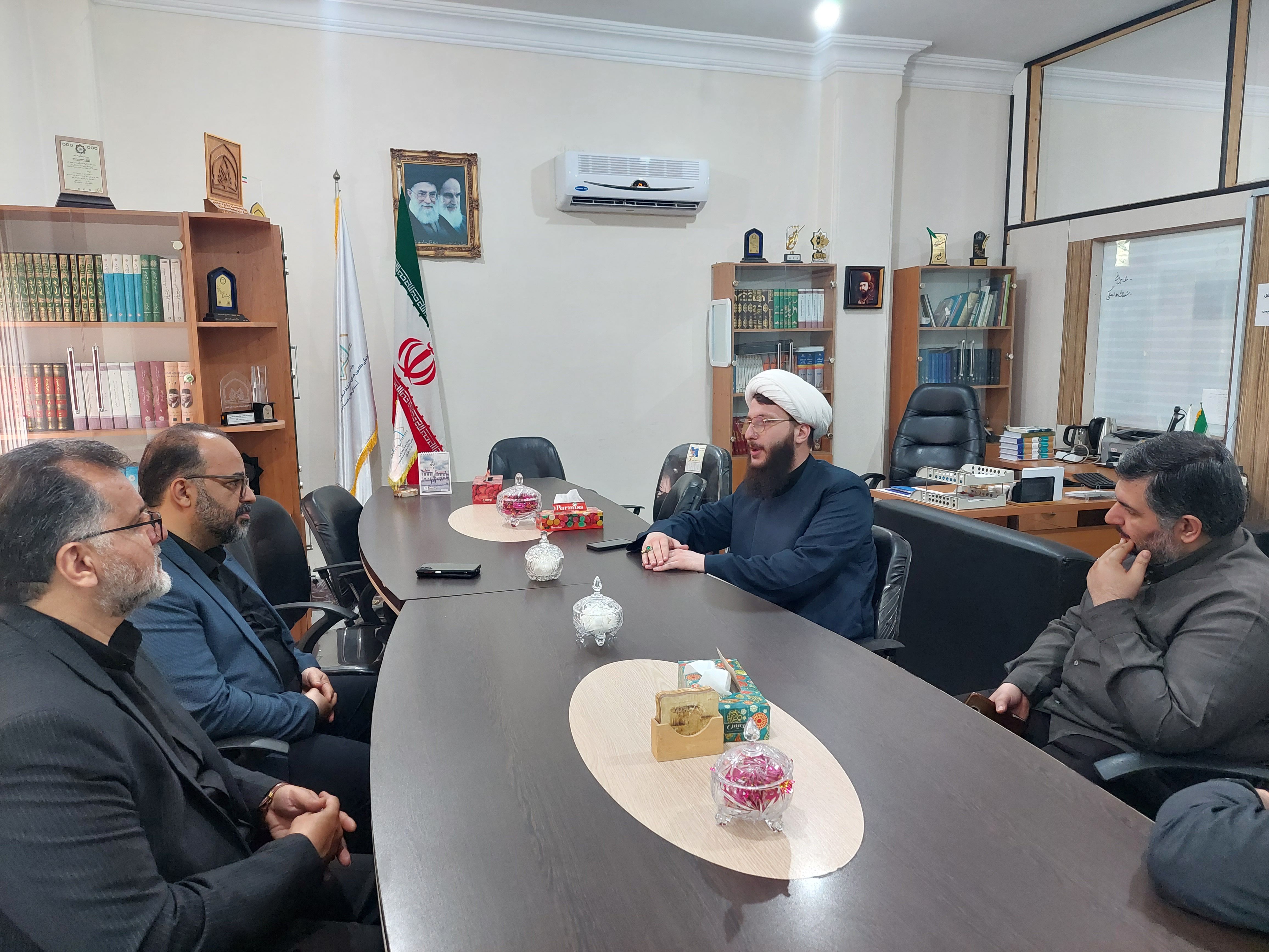 تقويت فعاليتهاي فرهنگي با بهرهگيري از ظرفيت مردمي مساجد و کانونهاي فرهنگي هنري