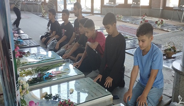 تدارک بچه هاي مسجد امام جعفر صادق(ع) نخودچر براي دفاع مقدس