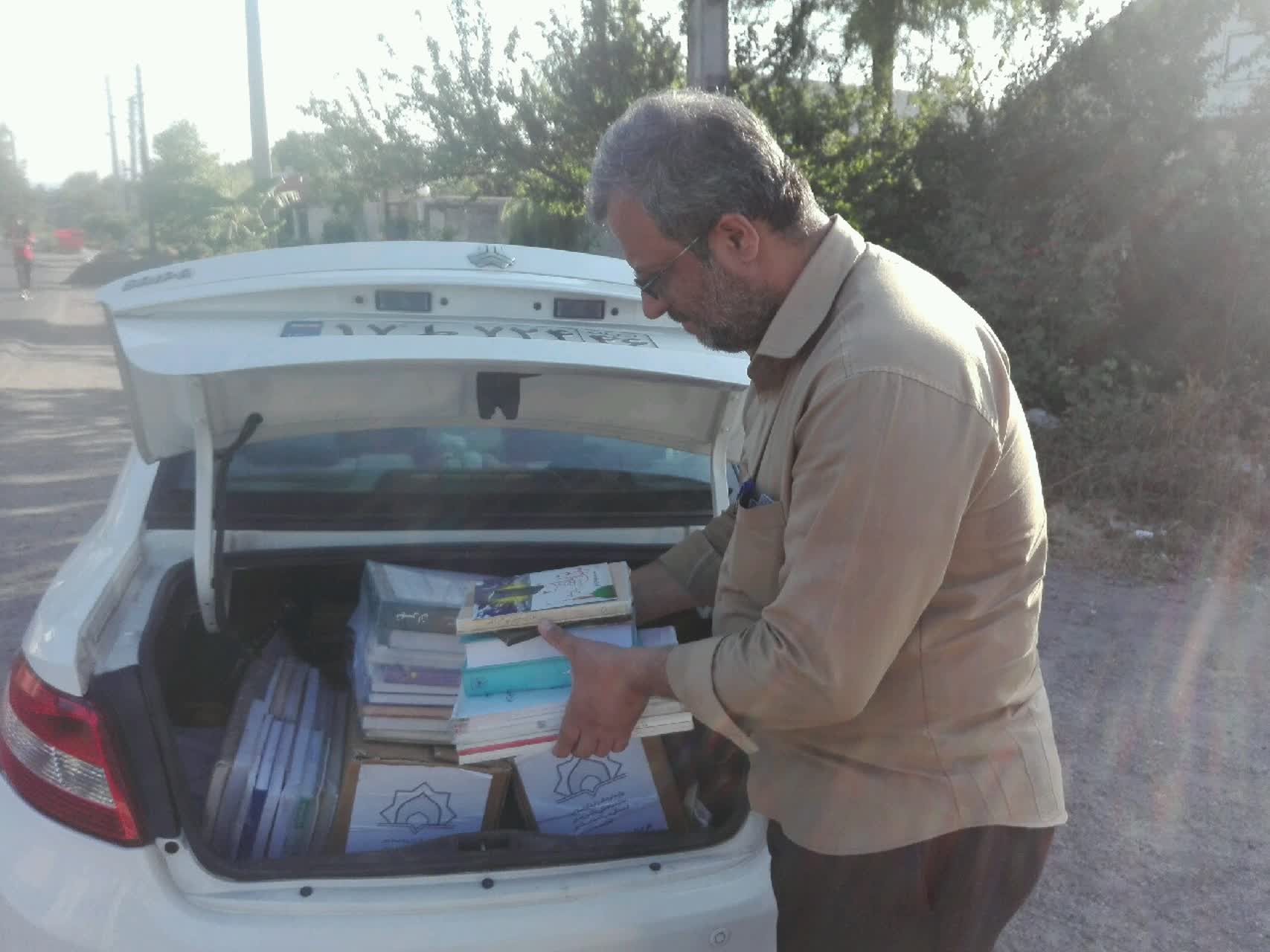 اهداي کتاب به کتابخانه هاي مساجد گيلان