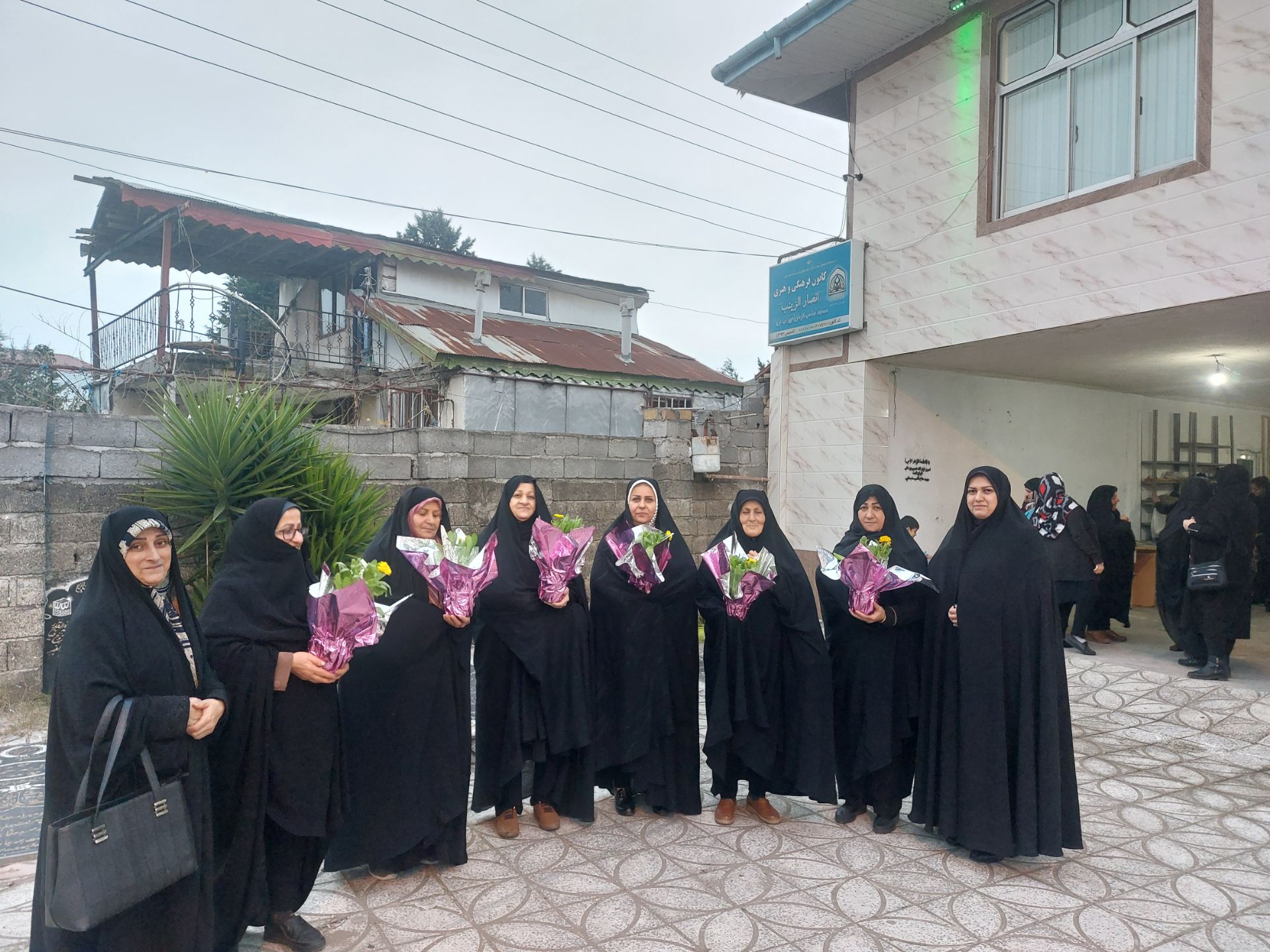 گلباران مزار مادران شهدا همزمان با بزرگداشت هفته زن