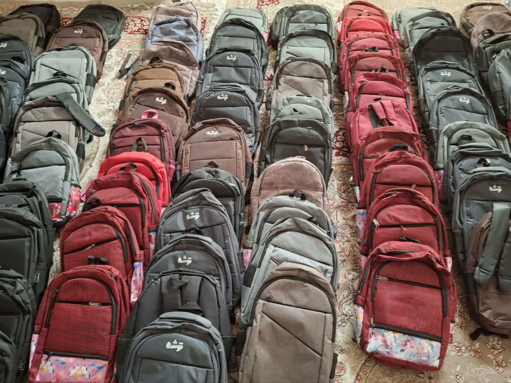 حمايت کانون شهداي بازار انزلي از دانش آموزان بي بضاعت