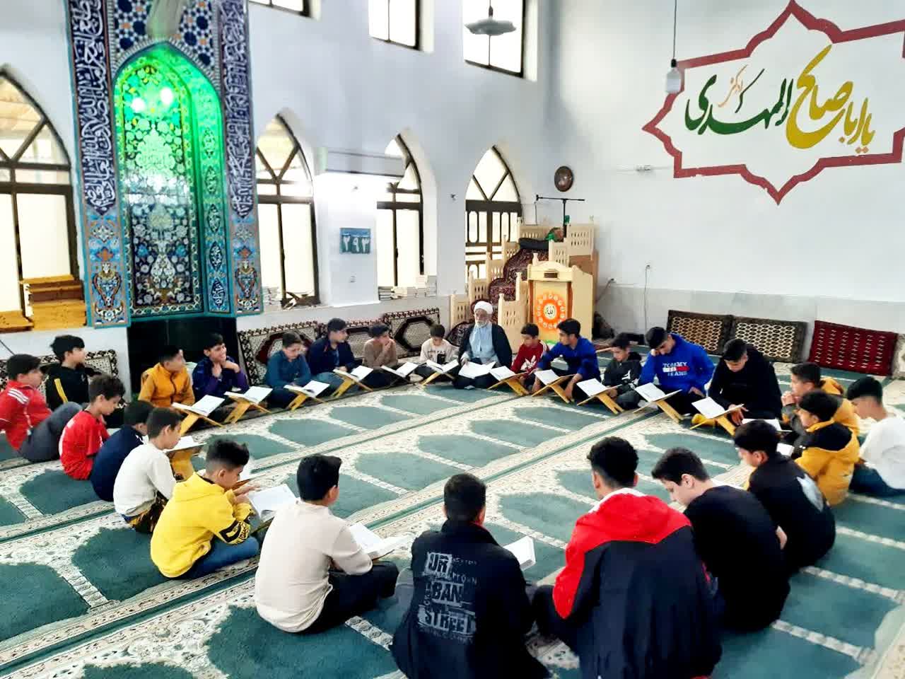 حلقههاي قرآني آموزش قرائت و تجويد قرآن کريم در کانون مهديه املش
